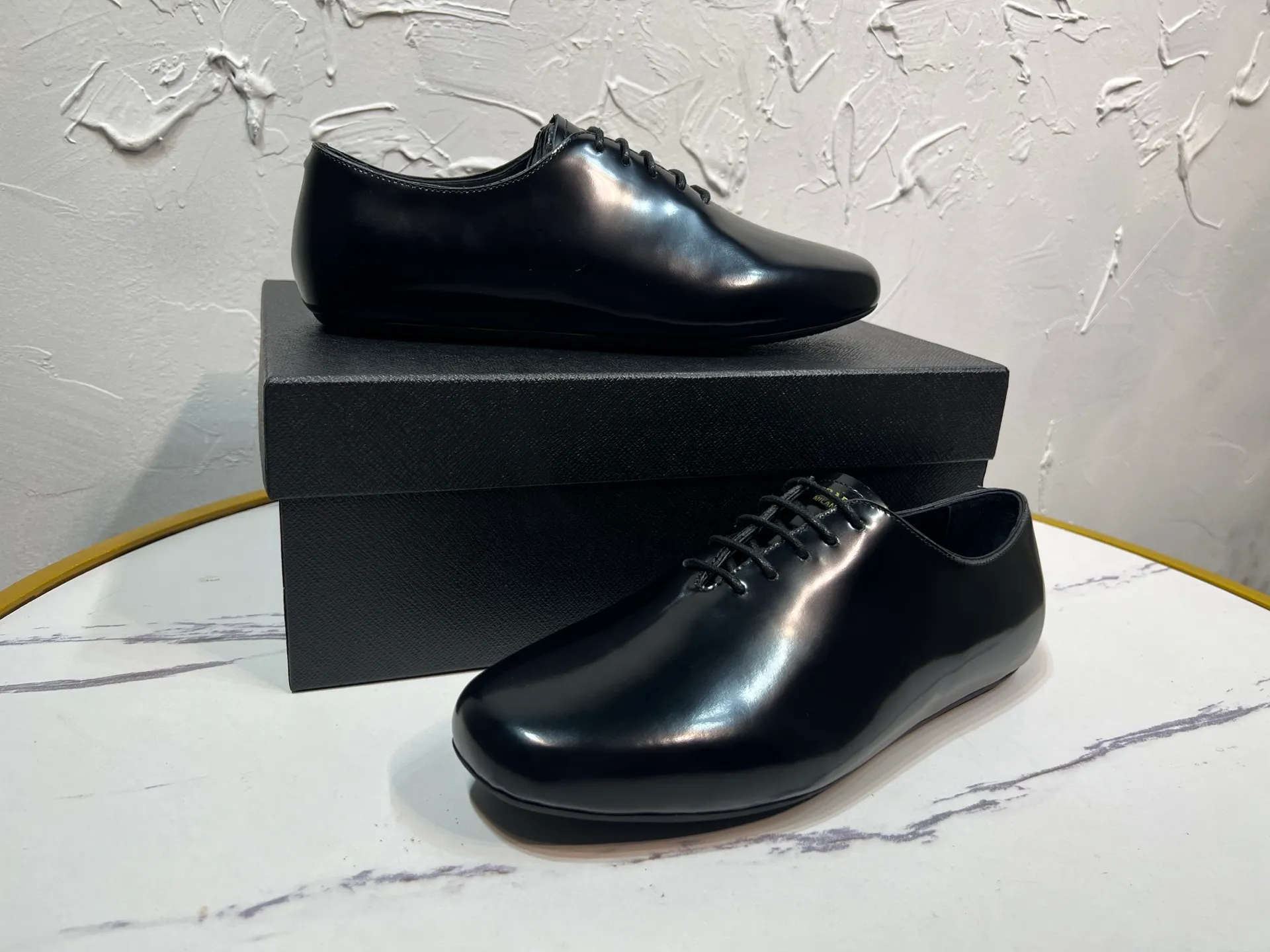 P760 prada derby2025 spring and autumn latest Prada lace-up classic retro men's shiny leather shoes, Shuffle double-button Mengke shoes, open side beaded cowhide, lining and foot cowhide, light rubber sole, sole height and thickness 10mm, original packaging black and brown 2 colors, code number: 39-46